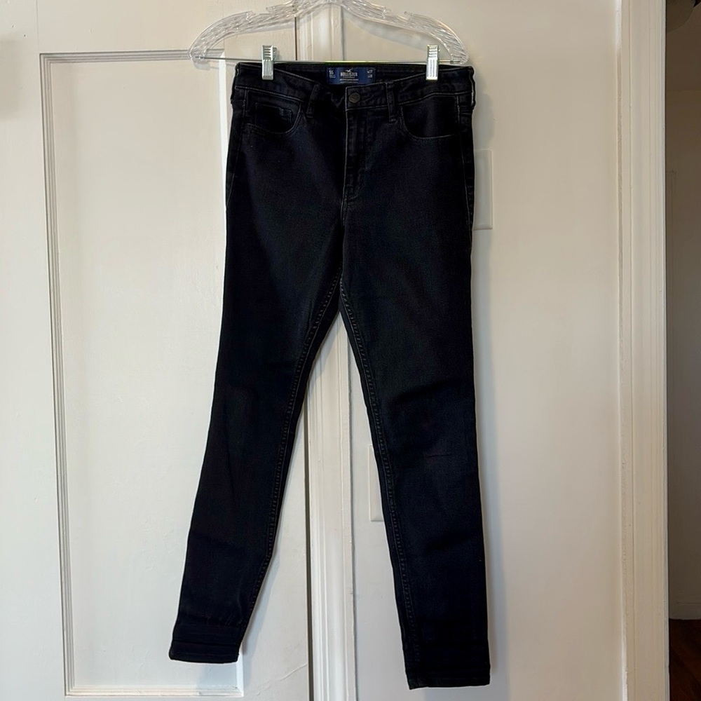 Hollister Black Skinny Jeans - size 5 short